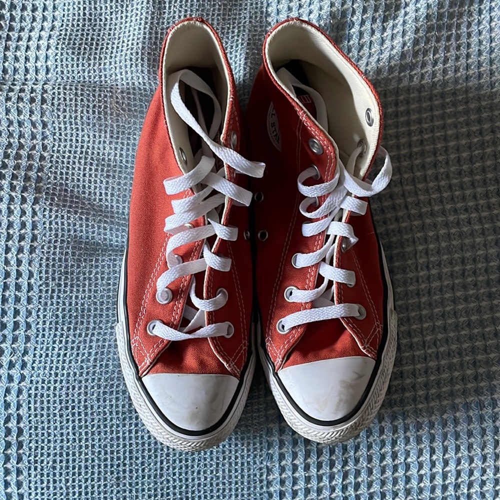 BURNT ORANGE HIGH TOP CONVERSE